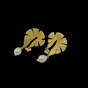 Boucles d'oreilles tendance en laiton plaqué or mat MOP STONE boucles d'oreilles tendance Fabricant Fournisseur Boucles d'oreilles en pierre plaquée or 18 carats - Product Image 1