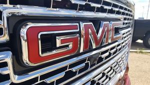 รถ GMC Sierra Denali 6.2 ปี 2019 รุ่นใหม่ล่าสุด พร้อมอุปกรณ์ครบครัน พวงมาลัยซ้าย เครื่องยนต์ 8 สูบ ขับเคลื่อน 4 ล้อ พร้อมสิทธิพิเศษในการจัดส่ง - Product Image 4