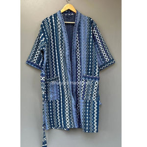 Veste matelassée unisexe Indigo Kantha Manteau de bain long motif floral Robe de chambre en jean pour femme Kimono avec poche - Product Image 1