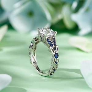 Anillo Jeulia Vintage con diseño de mariposa y diamantes de talla princesa, hecho a mano en platino. - Product Image 6
