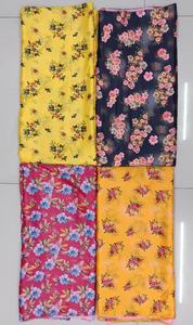 Tissu imprimé en satin de Malai doux et lisse, idéal pour les robes, les kurtis, les tuniques, les vêtements de nuit et les saris, vente en gros de matériaux - Product Image 4