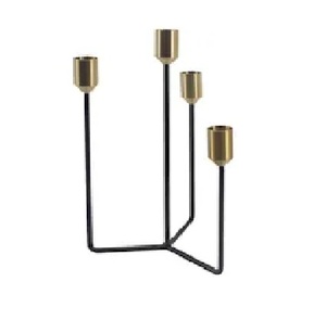 Portavelas Royal de aluminio con detalles grabados clásicos para un gran estilo interior y un ambiente decorativo para el hogar - Product Image 1