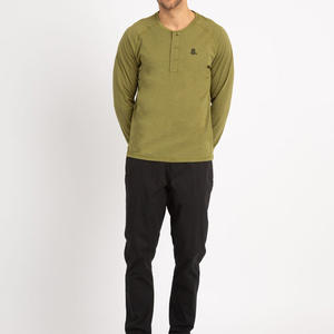 เสื้อยืดแขนยาวทรงเฮนลีย์ผู้ชาย ขายส่ง แบบเรียบ ไม่มีลาย รับสกรีนโลโก้ด้านหน้า ไซส์ใหญ่ ระบายอากาศได้ดี ทรงเข้ารูป ผ้าฝ้ายผสมใยไผ่ - Product Image 3