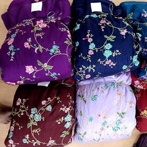 Tissu non tissé jacquard floral brodé en géorgette, antistatique, respirant, poids moyen, tricot warp, en stock, pour mariage, filles et garçons - Product Image 1