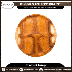 Petites assiettes rondes faites à la main en bois d'acacia naturel, design contemporain, écologiques, multi-usages, en vente au meilleur prix - Product Image 4