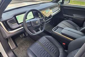 SUV Usado de Nueva Energía 2023 R1S Adventure con Tracción en las Cuatro Ruedas y Cuatro Motores - Product Image 4