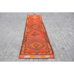 Tapis turc en laine Herki 2,9x10,6 pi (88x324 cm) écologique avec patchwork et support en latex, orange ombré, tapis traditionnel vintage - Product Image 1