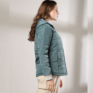 Chaqueta bomber acolchada para mujer a precios de fábrica OEM, chaquetas informales para mujer, abrigos transpirables hechos en Pakistán - Product Image 3