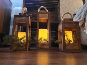 Juego de tres linternas de madera rústicas para exteriores con candelabros escalonados hechos a mano para la decoración del hogar del porche - Product Image 3