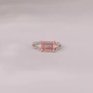 Bague de fiançailles en diamant de laboratoire taillé en émeraude rose 2.35 CT certifié en serti solitaire en or massif 14KT pour filles - Product Image 1