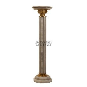 Pedestal octogonal de mármol blanco de lujo con capitel de latón corintio - Product Image 2