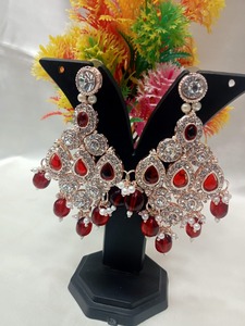 Conjunto de Collar Choker Étnico Chapado en Oro con Piedras de Esmalte y Detalles de Perlas, Pendientes y Tikka a Juego para Mujer - Product Image 3