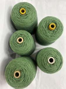 พรมและพรมปูพื้นที่ถักด้วยมือจากเส้นด้ายที่ถักทอและมีลวดลายย้อมสี - Product Image 3