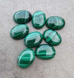 ต่างหูอัญมณีสีเขียวมรกตสีเขียวธรรมชาติทรงรีขนาด10X14มม. สำหรับสุภาพสตรีสีทอง18K - Product Image 6