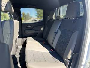 Potente Chevrolet Colorado ZR2 2024 de segunda mano, cabina doble, 4x4, volante a la izquierda, techo solar, arranque remoto, asientos de cuero, paquete tecnológico - Product Image 6