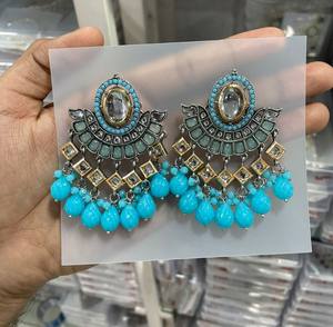 INDIEN DERNIÈRE TRADITIONNELLE KUNDAN HAUTE PLAQUÉ OR AVEC PERLE DESIGNER BELLE FANTAISIE KUNDAN BOUCLES D'OREILLES ENSEMBLE POUR FEMMES ET FILLES - Product Image 4