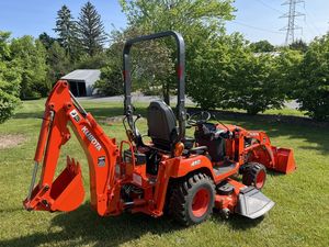 Tracteur agricole 4x4 BX25D avec chargeur frontal/arrière, moteur, boîte de vitesses, pompe et composants essentiels d'occasion d'Autriche - Product Image 4