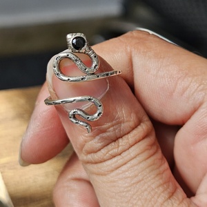 แหวนพลอยนิลสีดำอินเทรนด์คอลเลกชั่นใหม่น้ำหนักเบาสไตล์คลาสสิกสำหรับงานแต่งงานและงานเลี้ยง - Product Image 1