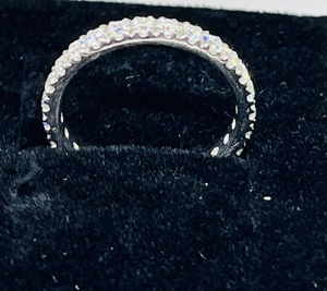 แหวนเงินแท้ 925 ลาย Eternity Band ขนาด 1.5 มม. สลักเลเซอร์ด้วยเพชรโมอิสซาไนต์ ได้รับการรับรองจาก GRA สำหรับงานหมั้น งานแต่งงาน งานครบรอบ และงานเลี้ยง - Product Image 1