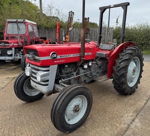 Tractor Massey Ferguson Usado MF 135-399 4WD con Motor y Caja de Cambios, Tractor Agrícola de Alta Productividad - Product Image 1