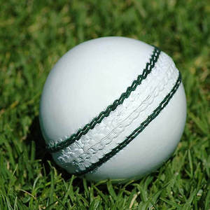 Nouveauté, balles de cricket internationales personnalisées avec couleur et logo personnalisés, balles en cuir de cricket pour l'extérieur - Product Image 1