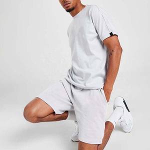 Conjunto de 2 piezas de camiseta y pantalones cortos personalizados OEM conjuntos de camisetas y pantalones cortos informales vintage de gran tamaño de color sólido de nuevo diseño para hombres de talla grande - Product Image 2