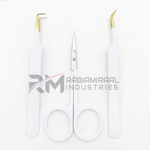 Pince à épiler pour cils RMI 24k Gold Tip et revêtement en poudre blanche / Ensemble de ciseaux à cuticules couleur blanche et pointe argentée - Product Image 1
