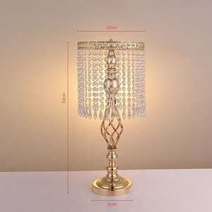 El florero de metal y cristal de lujo más vendido, con una apariencia refinada, lo convierte en un regalo atento y duradero para ocasiones especiales. - Product Image 3