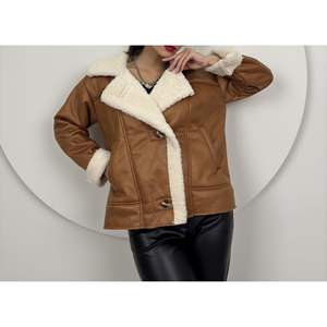 Abrigo de Piel Sintética Extra Grande para Mujer, Modelo 1077 - Product Image 4