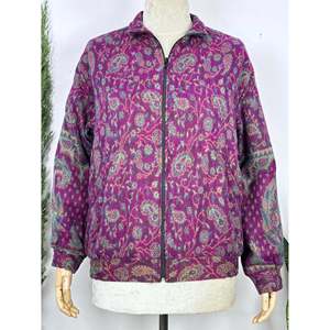 Boléro réversible en mélange de laine de yak fait main, motif floral Paisley, veste matelassée à capuche, manteau d'hiver style bohème chic, taille XL pour l'automne et l'hiver - Product Image 1