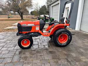 รถแทรกเตอร์ขนาดเล็กคูโบต้าพร้อมเครื่องตัดหญ้า - Product Image 3