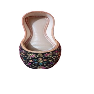 Handcrafted Ladies Khussa Shoes Traditional Indian <b>Punjabi</b> <b>Jutti</b> for Women Pakistani Khussa Shoes Beaded Women's Khussa - Product Image 1