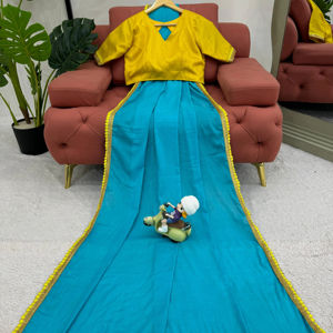 Magnifique saree de créateur avec dentelle fantaisie et gros latakan sur blouse pallu pour vêtements indiens et pakistanais - Product Image 1