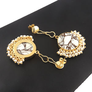 Boucles d'oreilles rondes Howlite en fil de Turquoise avec de minuscules perles, bijoux fins en plaqué or 24k - Product Image 4