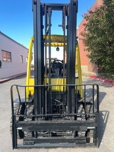 Oferta Exclusiva de Subasta para Montacargas Neumáticos H80FT 2014 con Capacidad de Carga de 8000 Libras - Product Image 1