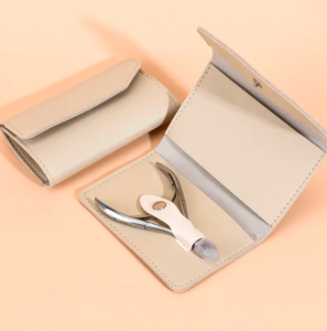 Pince à cuticules en acier inoxydable jetable professionnelle avec nouvel étui en cuir pour le soin des ongles incarnés doigts orteils - Product Image 1