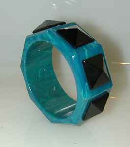 Brazaletes de resina inspirados en el diseñador para pedidos a granel - Product Image 1