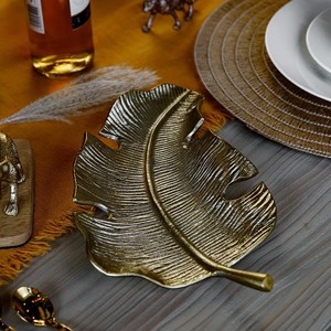 Assiette décorative feuille de palmier en or Assiette feuille d'aluminium moulé Plat de service Décor tropical Centre de table Plateau feuille d'or - Product Image 4