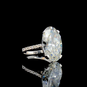 Anillo de Compromiso con Diamante Cultivado en Laboratorio de Corte Ovalado de 8.20 CT, Certificado IGI, Oro Sólido de 14K, Anillo de Lujo para Mujer - Product Image 3