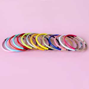 Bracelet large élégant en corne naturelle, bijoux de créateur écologiques fabriqués à la main pour les femmes modernes, occasions de mariage et de fête - Product Image 2