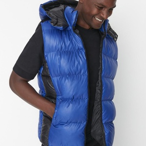Prendas de vestir de invierno con capucha, chaleco acolchado brillante de poliéster con cremallera completa para ropa informal con diseños de logotipos de impresión personalizados para hombres y mujeres - Product Image 3