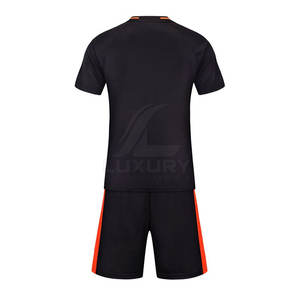Maillot de football sur mesure et uniforme de football de sublimation original de l'équipe de club de vêtements de sport à vendre - Product Image 2
