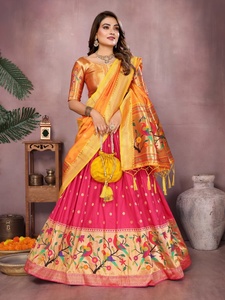 Lehenga Choli de Seda Jacquard Paithani Zari de Alta Calidad para Mujer, para Bodas y Fiestas, Disponible en Stock - Product Image 4