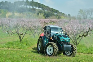 รถแทรกเตอร์ขนาดเล็ก 80 แรงม้า ผลิตในสหรัฐอเมริกา ขับเคลื่อน 4 ล้อ ยี่ห้อ Lovol สำหรับงานเกษตร พร้อมผานหลัง - Product Image 5