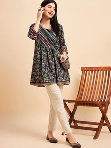 Haut court en crêpe de coton de haute qualité, dernier design, Maruti Fashion, Kurta gaufré, vente rapide, commande en gros - Product Image 3
