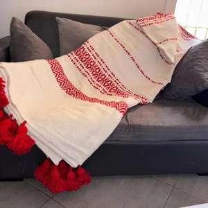 Couverture marocaine faite à la main, authentique artisanat berbère, couverture douce tissée à motifs tribaux, décoration d'intérieur, cadeau - Product Image 1