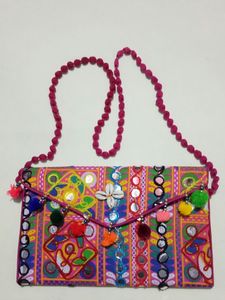 Minibolso de algodón de diseñador con bordado Rajasthani para mujer, bandolera de moda con cierre magnético - Product Image 4