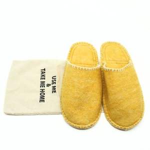 Pantoufles en feutre de laine jaune faites à la main - Confortables et douillettes, semelle extérieure en cuir véritable écologique, utilisables toute l'année - Product Image 5