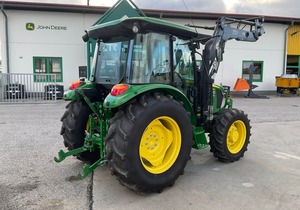 Tracteur agricole John Deere 5075E 4RM 75 CV à vendre, modèle 2022, avec moteur, boîte de vitesses, pompe et PLC intégré pour l'agriculture - Product Image 4