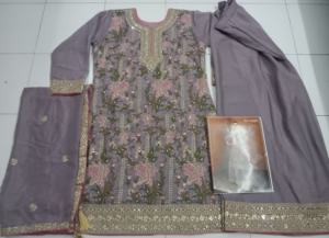 Traje Salwar de Diseño Evergreen en Georgette con Bordado Intenso de Lentejuelas y Espejos, Moda Femenina - Product Image 3